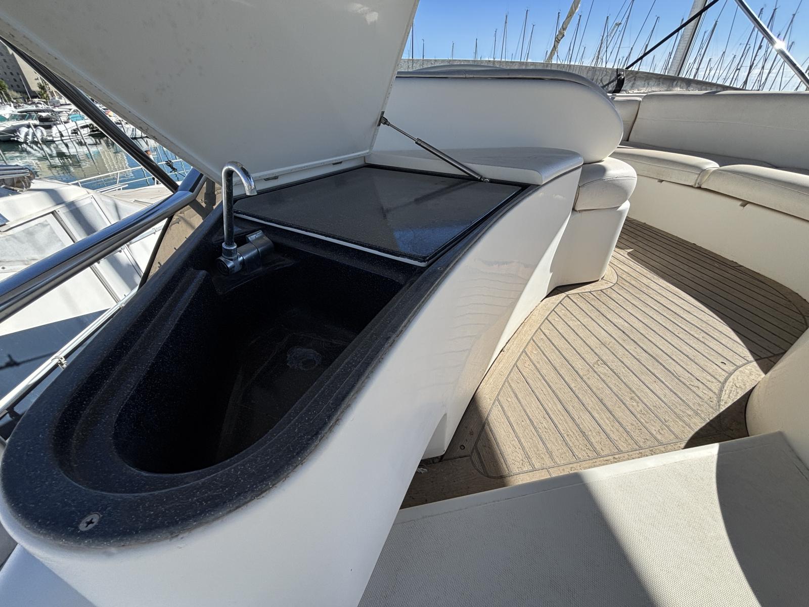azimut_50_-_la_grande_motte_21_.jpg