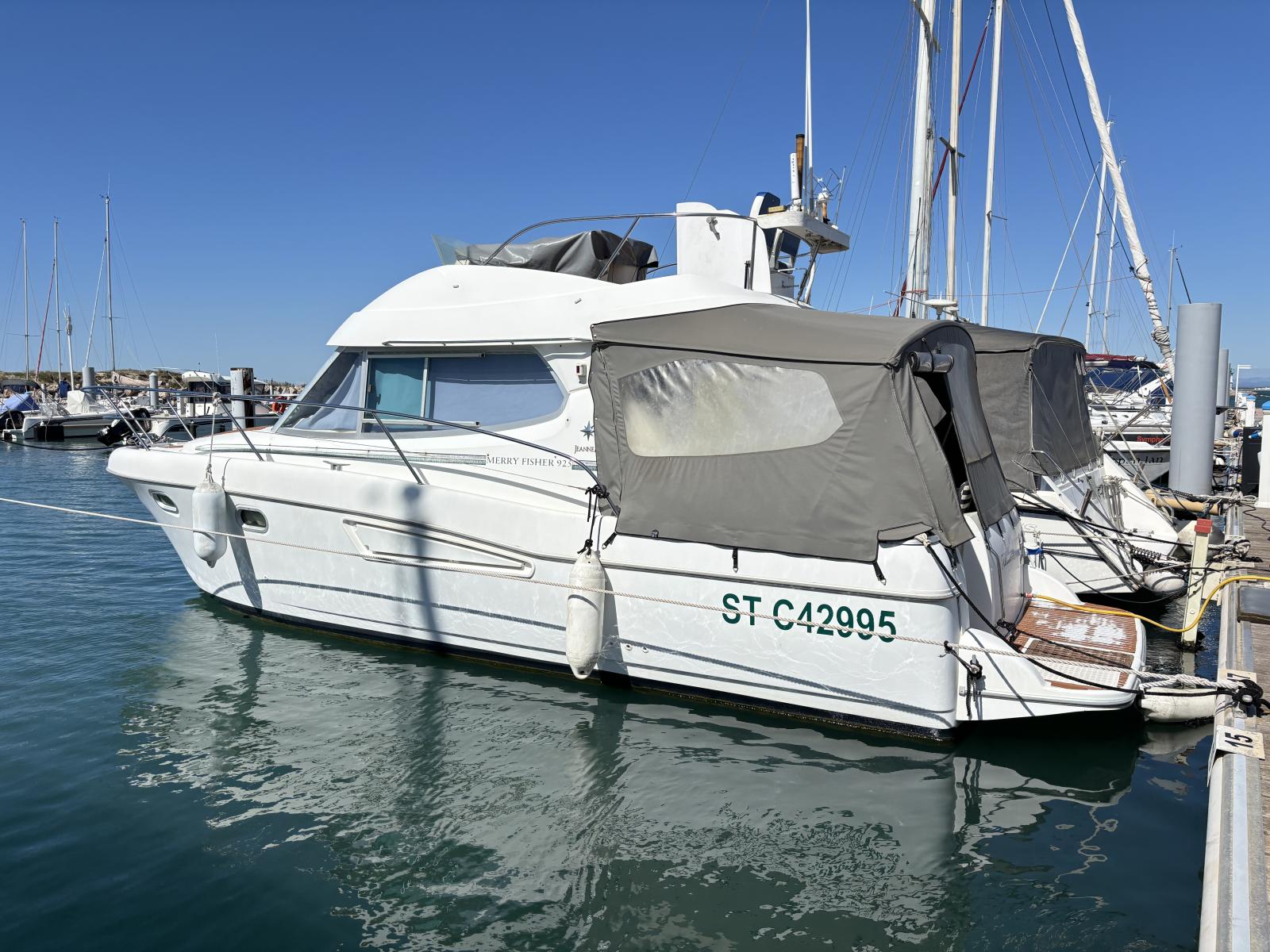jeanneau_merry_fisher_925_-_port_camargue_6_.JPG