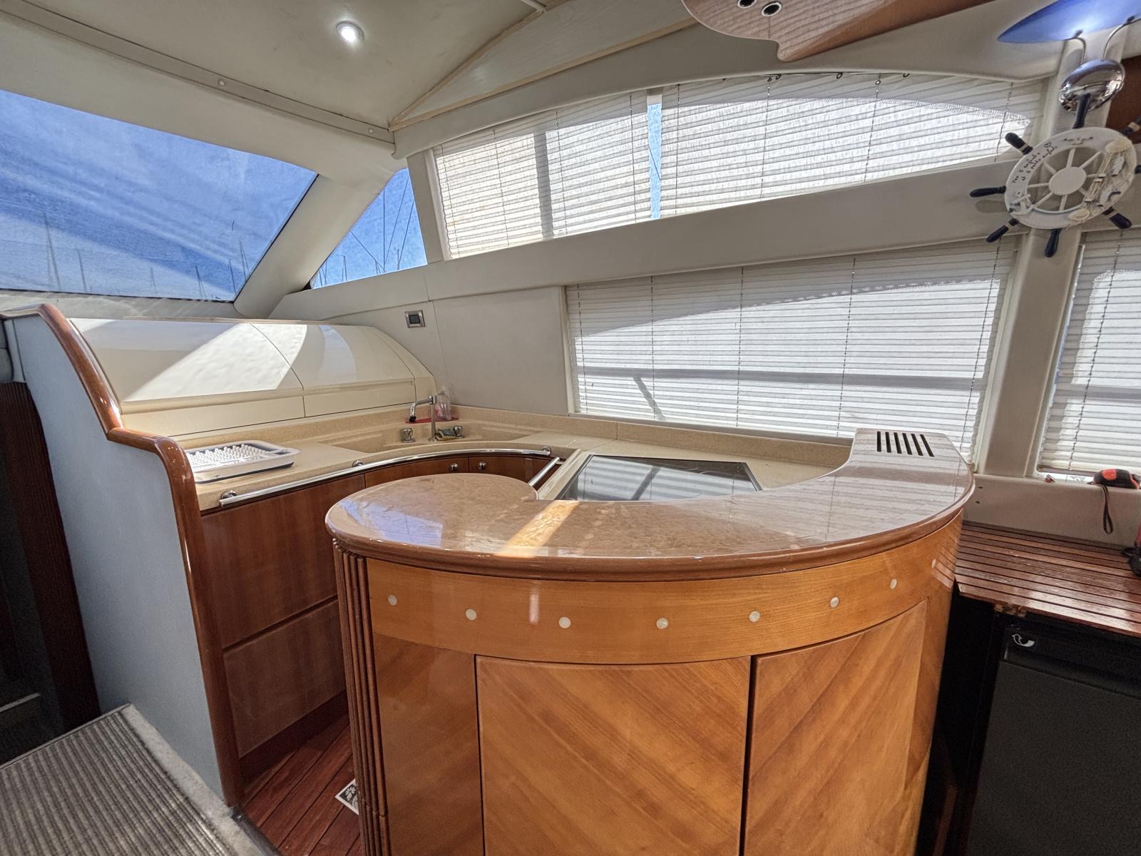 azimut_50_-_la_grande_motte_31_.jpg
