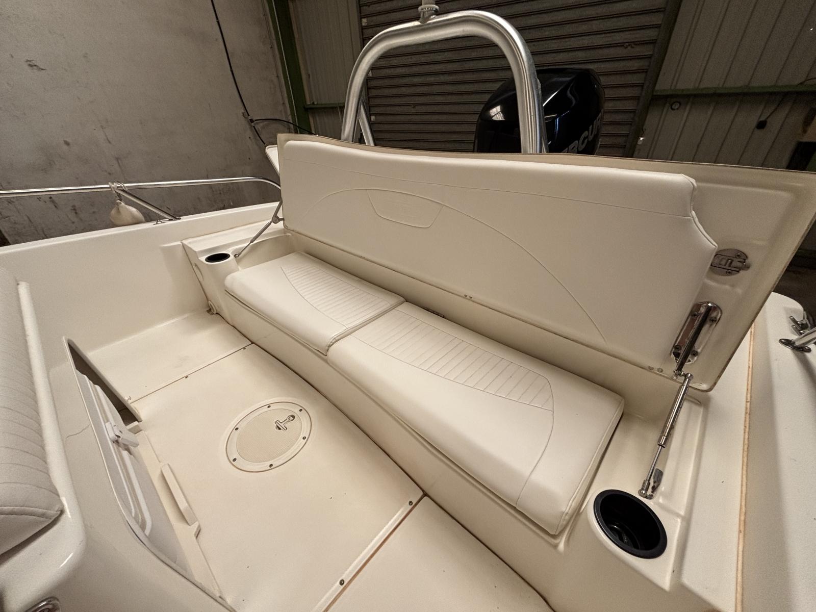 boston_whaler_230_dauntless_-_la_grande_motte_36_.jpg