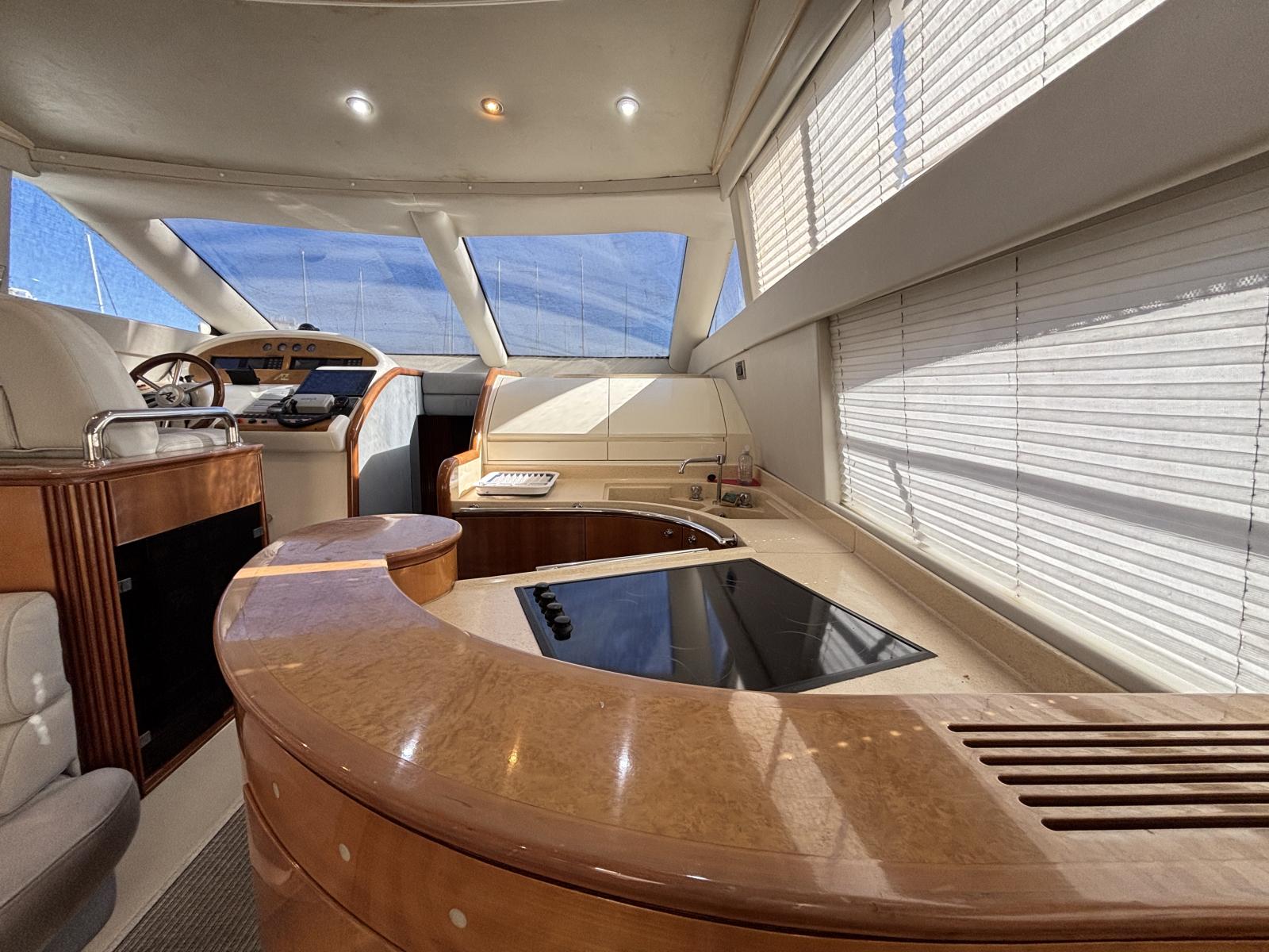 azimut_50_-_la_grande_motte_32_.jpg