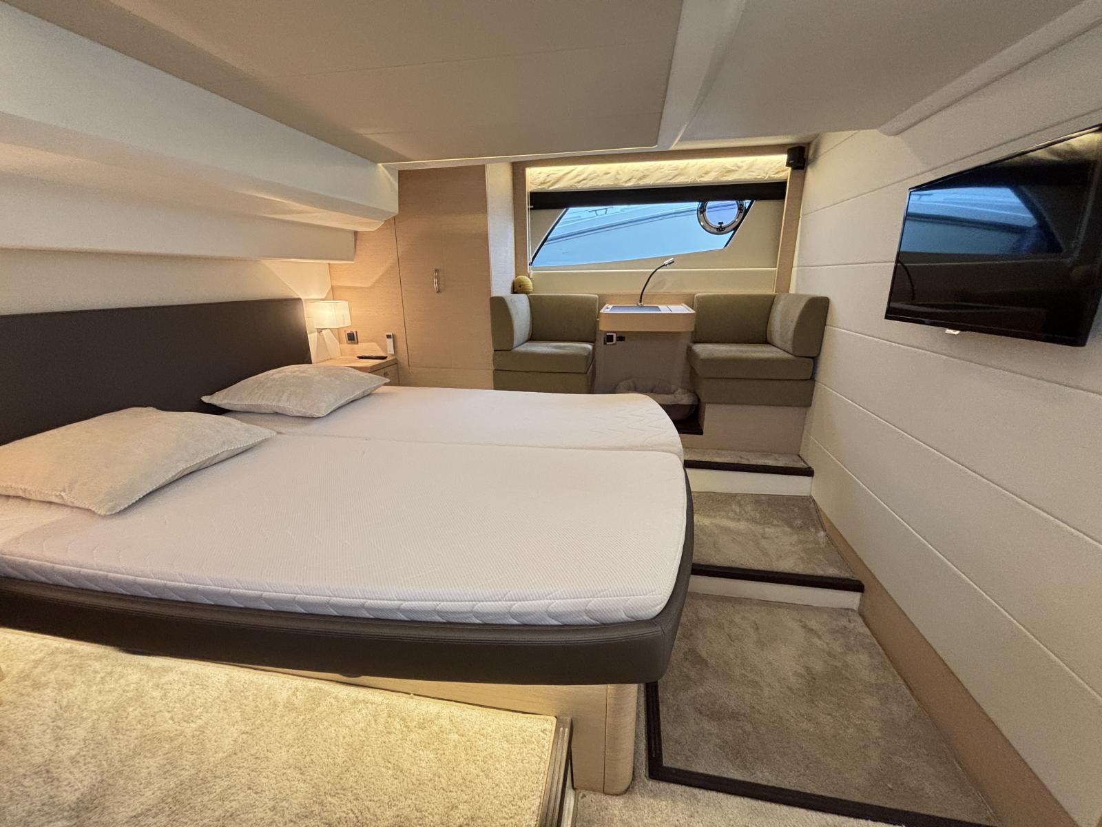 prestige_500_flybridge_-_la_grande_motte_69_.jpg