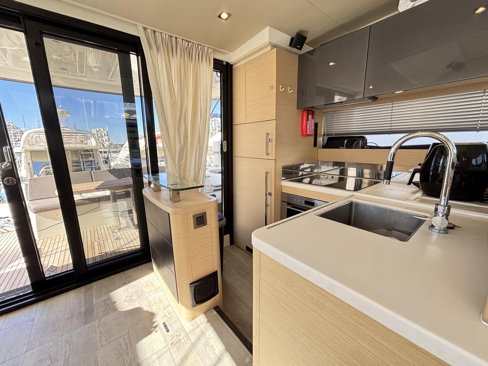 prestige_500_flybridge_-_la_grande_motte_37_.jpg