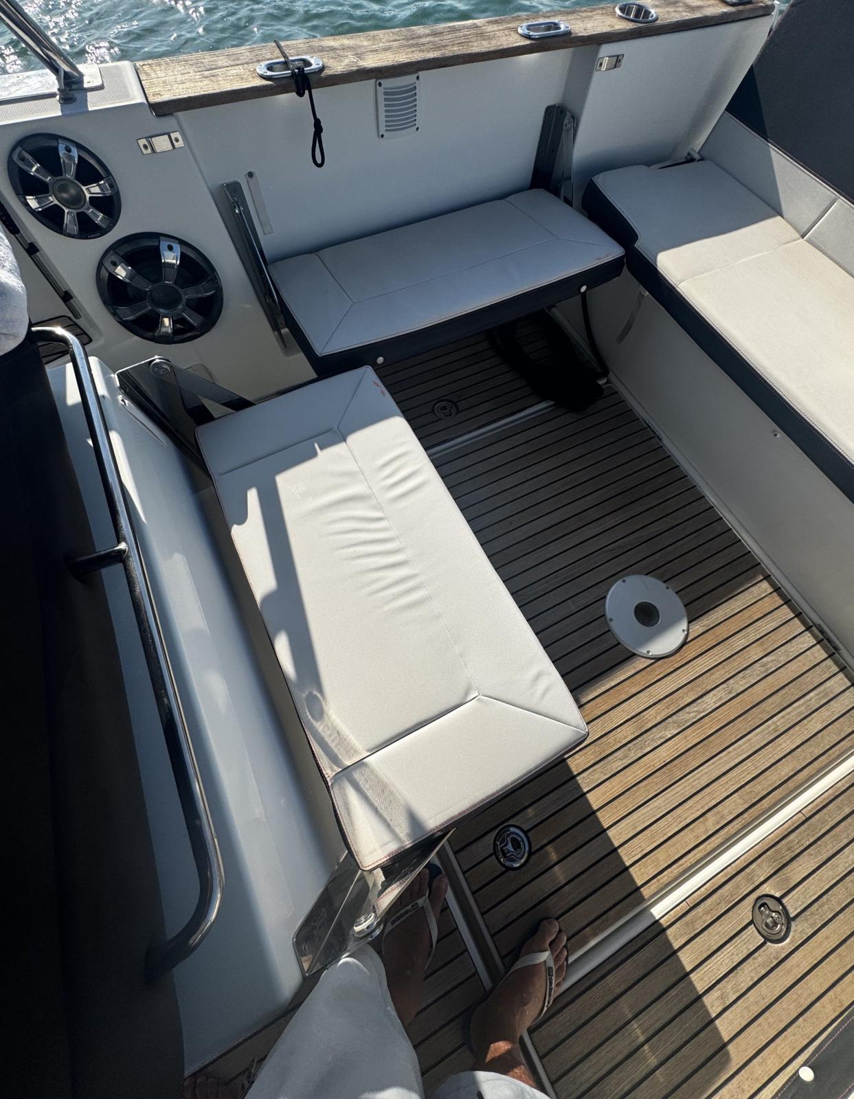 beneteau_flyer_8.8_sundeck_-_port_camargue_20_.jpeg