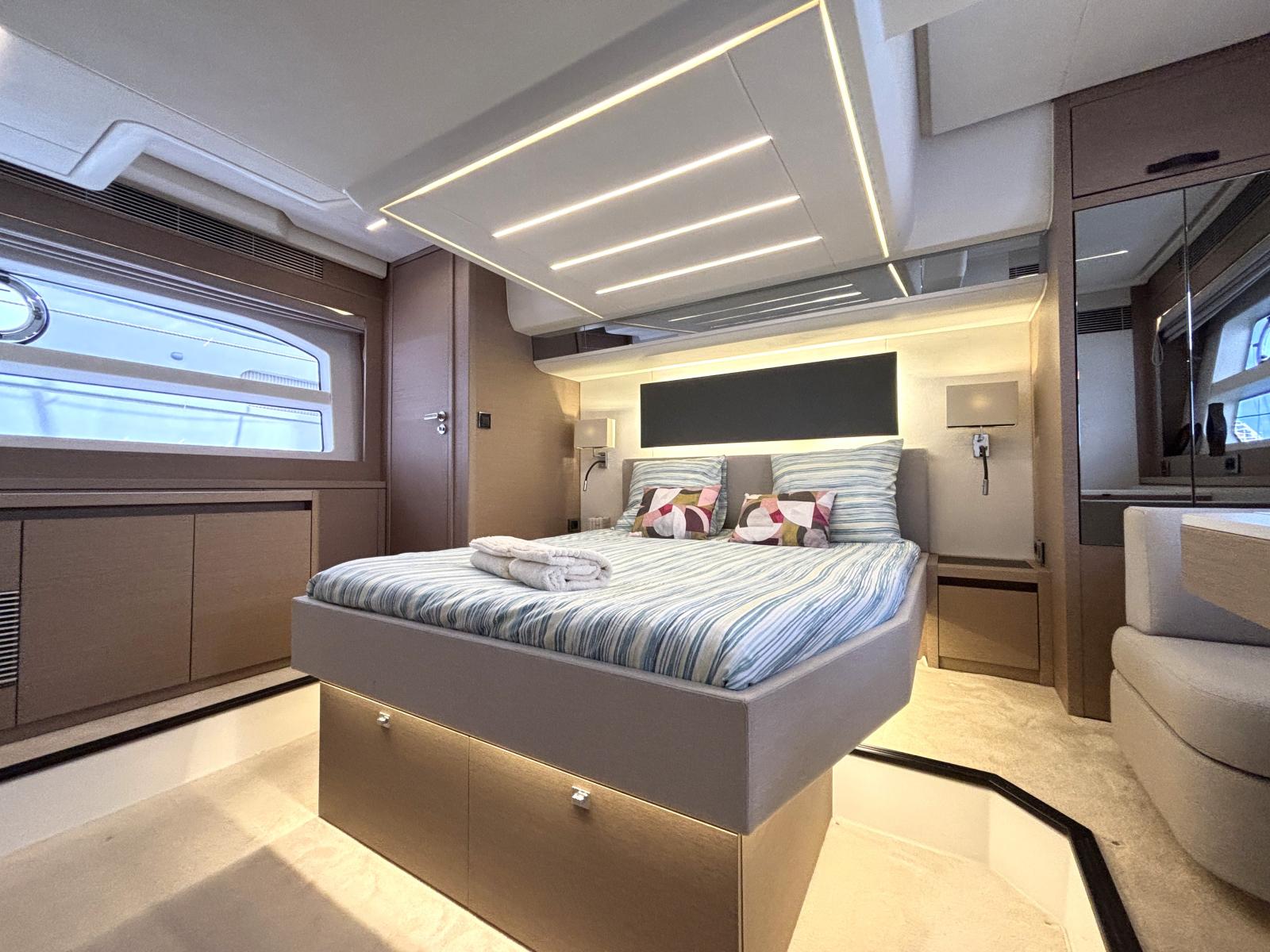 jeanneau_prestige_590_fly_-_la_grande_motte_36_.jpg