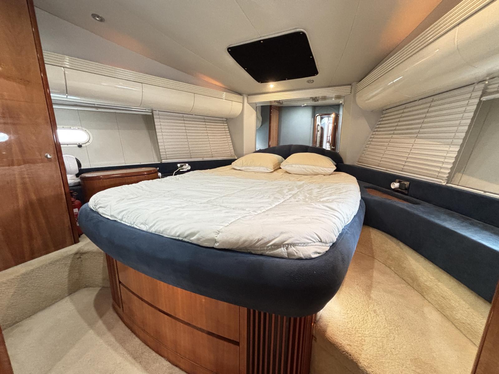 azimut_50_-_la_grande_motte_54_.jpg