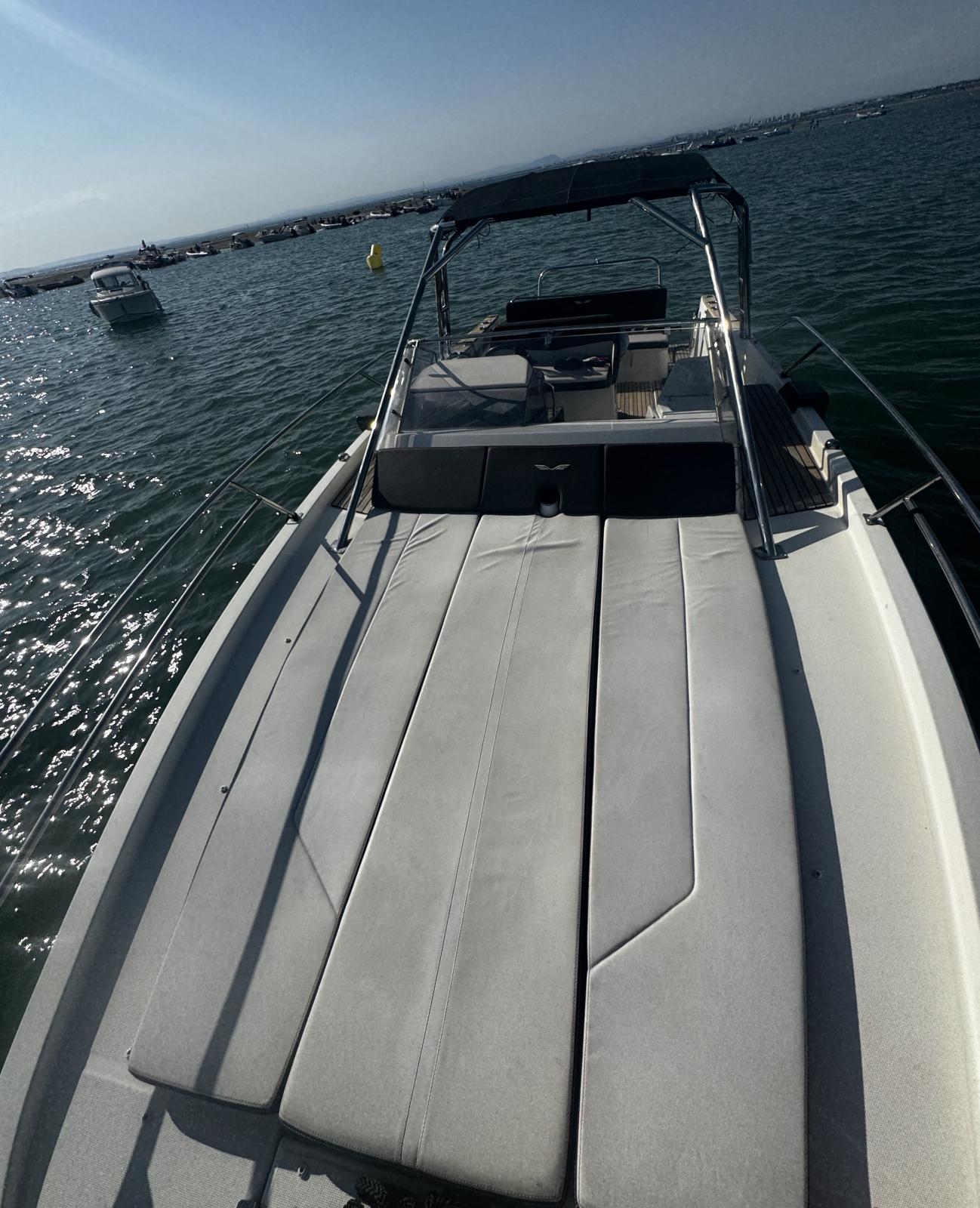 beneteau_flyer_8.8_sundeck_-_port_camargue_11_.jpeg