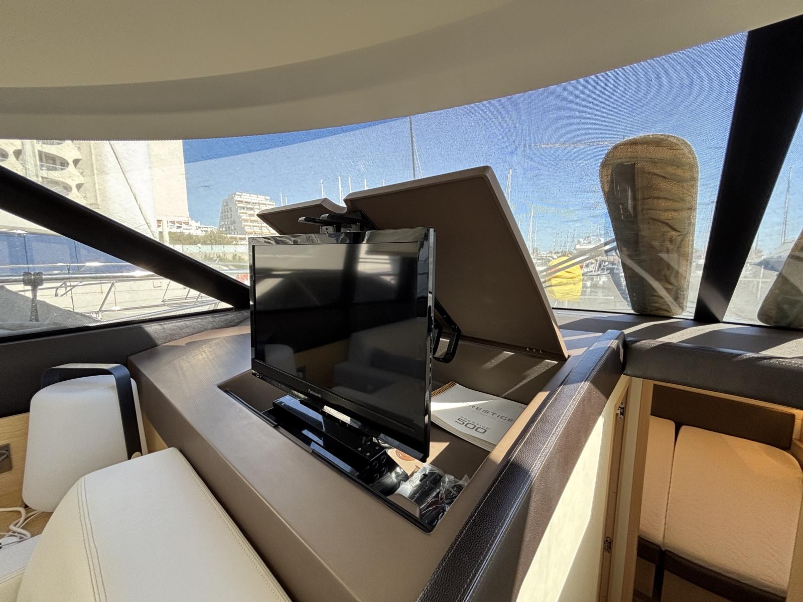 prestige_500_flybridge_-_la_grande_motte_51_.jpg