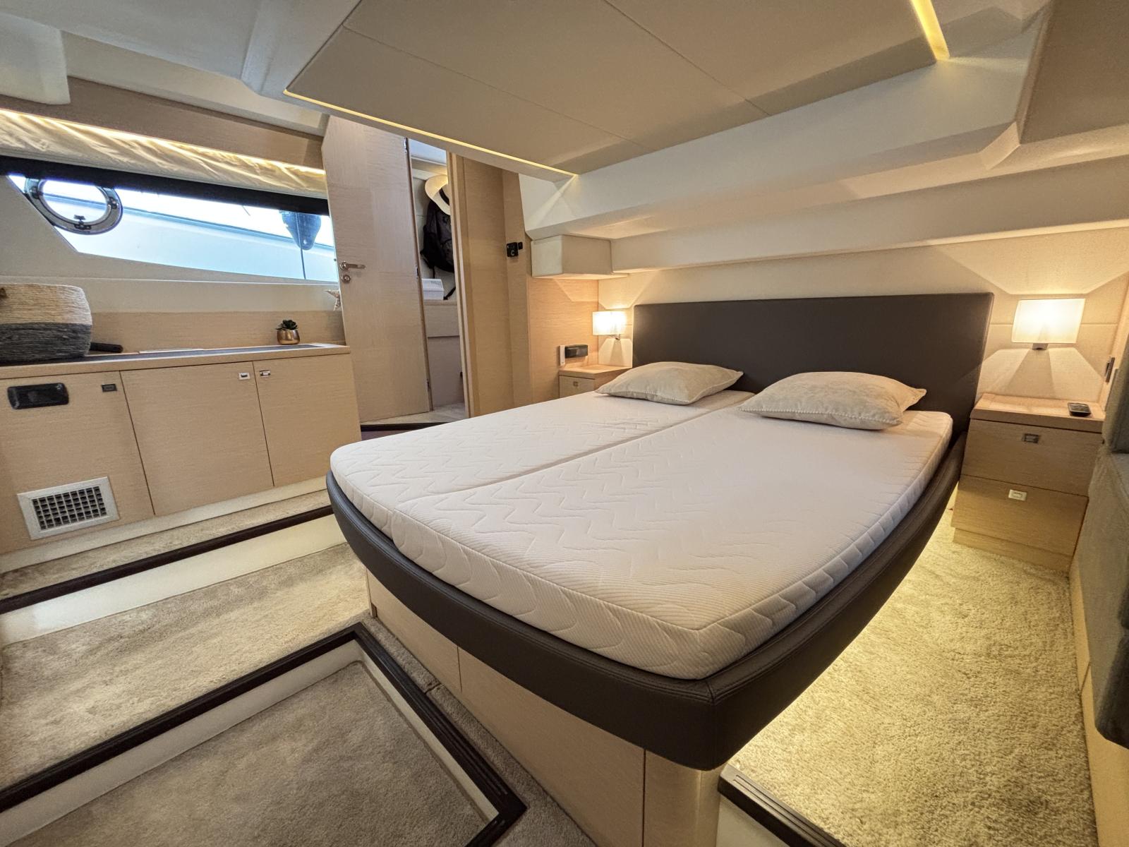 prestige_500_flybridge_-_la_grande_motte_68_.jpg