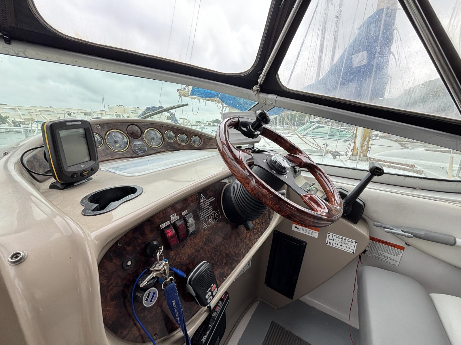 four_winns_268_vista_-_port_camargue_16_.jpg