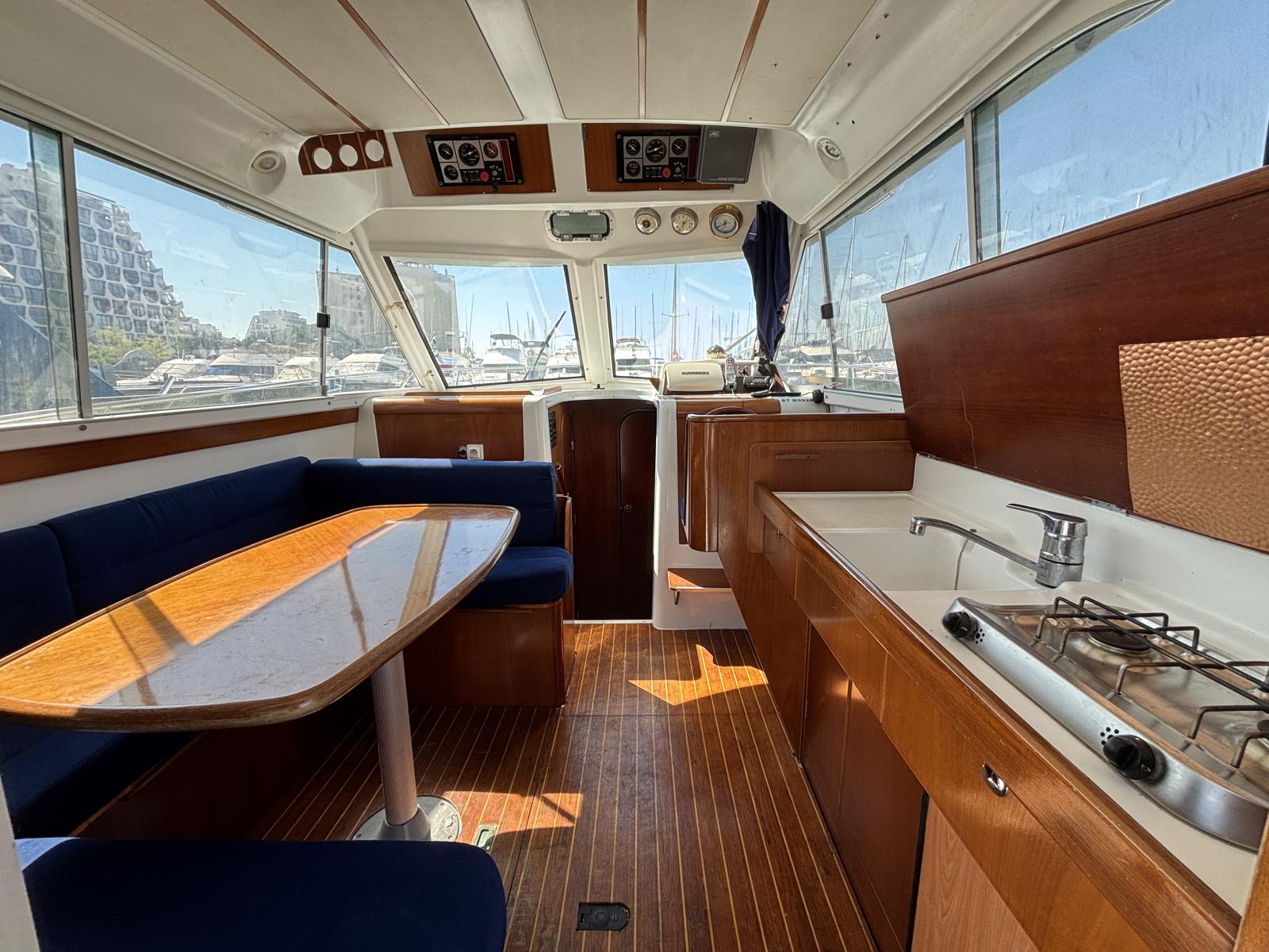 beneteau_antares_serie_9_-_la_grande_motte_18_.jpg